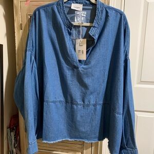 Andre’ soft chambray top, boxy fit